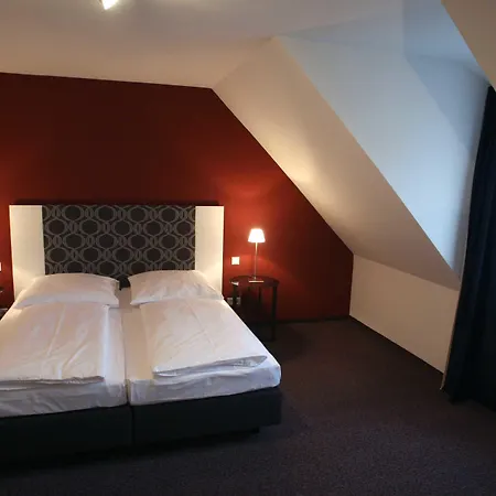 מלון Weinforum Franken & Restaurant 3*